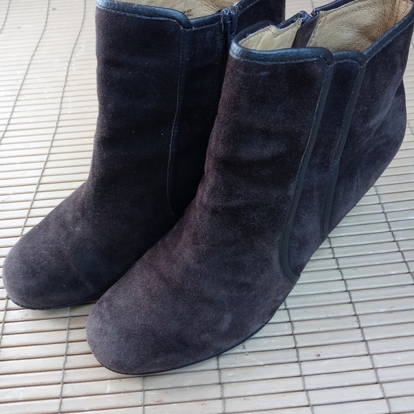 Sofft women's brown suede side zip ankle boots. 3" heel. Sz 8.5M. 234pm - Picture 2 of 11